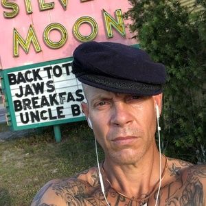 Meet your Posher, Christopher